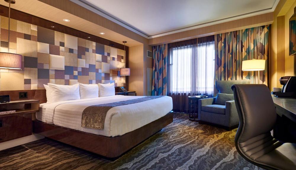 Deluxe King Room interior